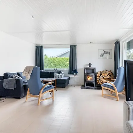 Feriehus Near Water Forest And Mons Cliffs Stege